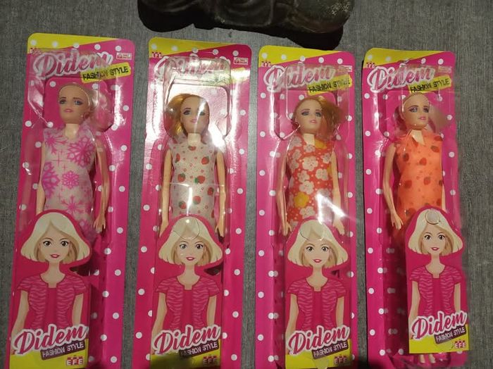lot 5 barbies