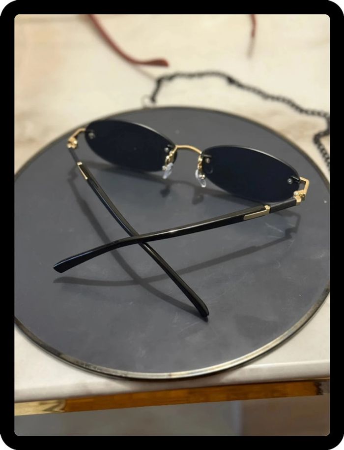 Lunette de soleil ovale noire - photo numéro 4