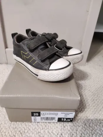 Chaussures "creeks" grises  à scratch - 25
