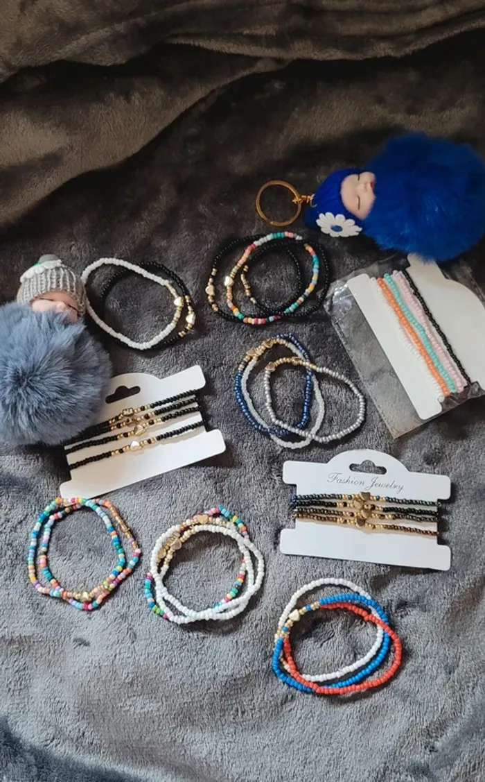 Lot Bracelets perles et porte-clés bébé - photo numéro 3