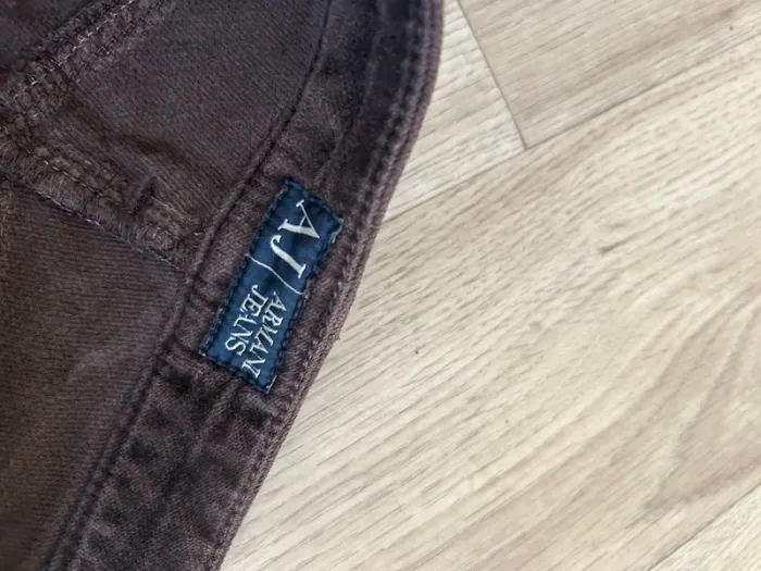 Armani jeans pantalon, marron en velours, taille 36 - photo numéro 3