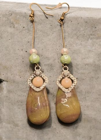 Boucles d'oreilles pendante avec pâte polymere vert marron