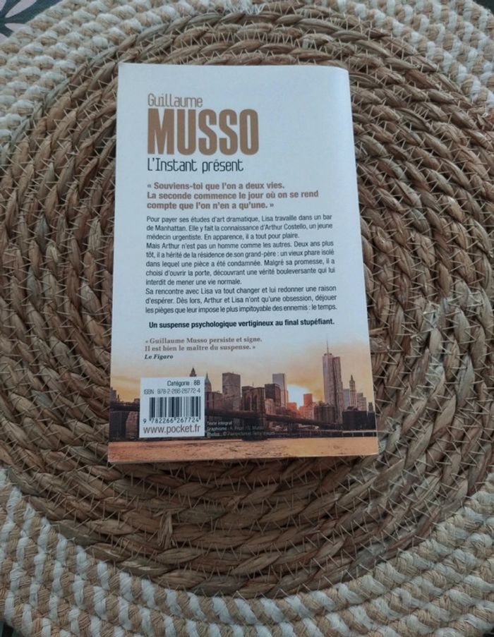 Livre L'instant présent Guillaume Musso - photo numéro 2