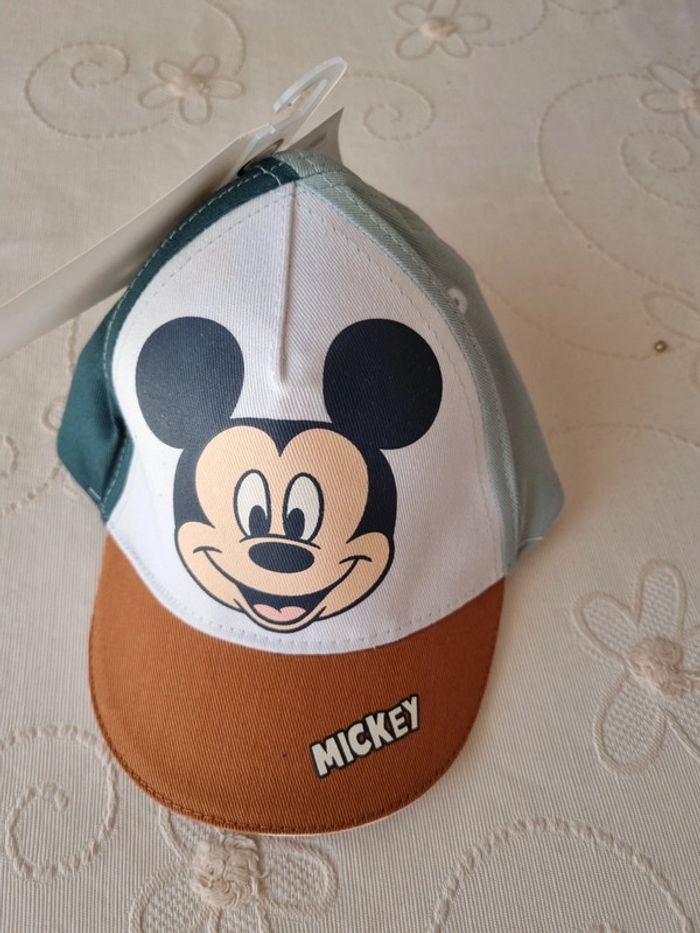 Casquette Mickey Taille 42/43 (62cm = 3 mois) neuve avec étiquette 🏷