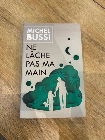 Livre « ne lâche pas ma main » Michel Bussi