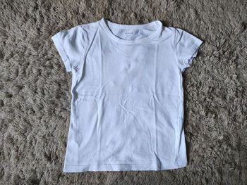Tee-shirt courtes manches ou maillot de corps taille 4-5 ans
