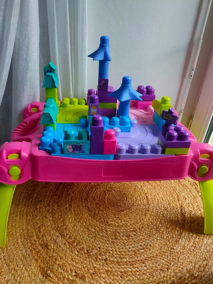 Table  Méga Bloks rose - photo numéro 2