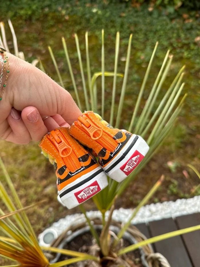 Sneakers montantes Vans modèle Sk8-Hi taille 19 kid - photo numéro 2