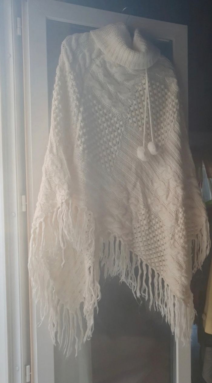 poncho blanc