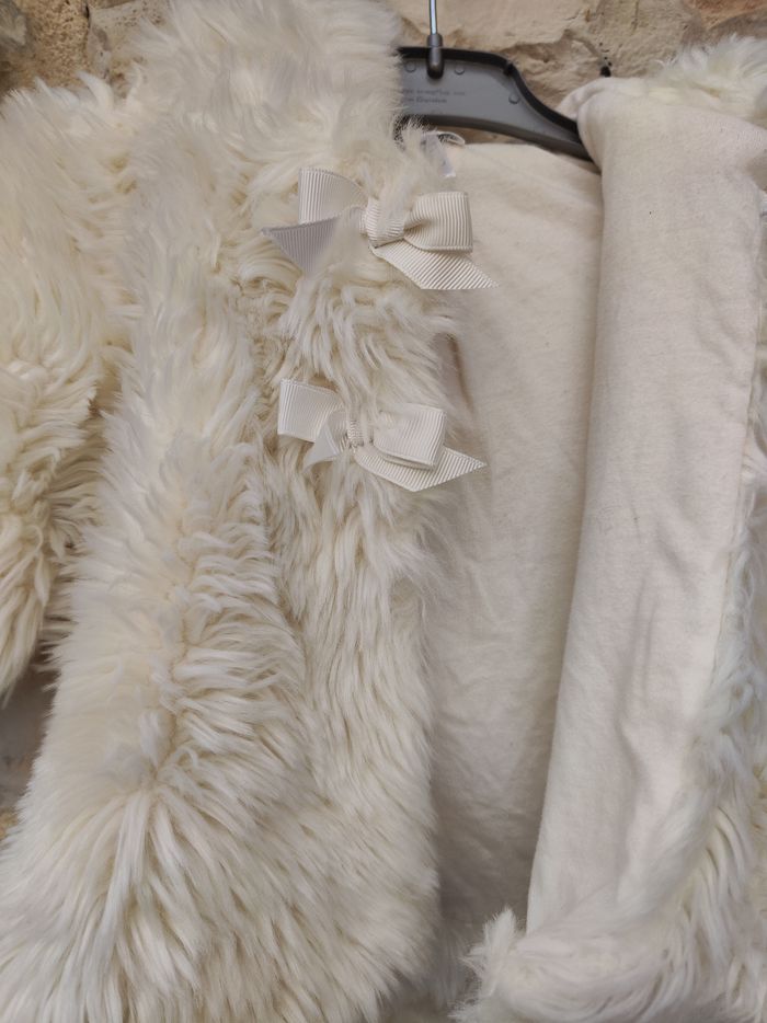 Manteau fourré qui tient chaud 6mois🥵 envoye rapide aujourd'hui ou demain - photo numéro 4