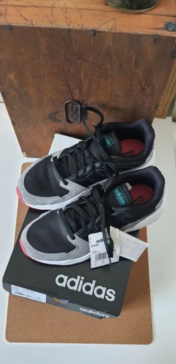 Baskets femme "Adidas" pointure 40 neuve