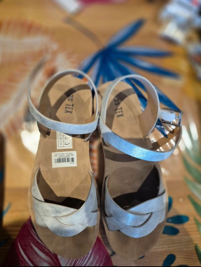 Chaussure neuve argenté pointure 35 - photo numéro 2