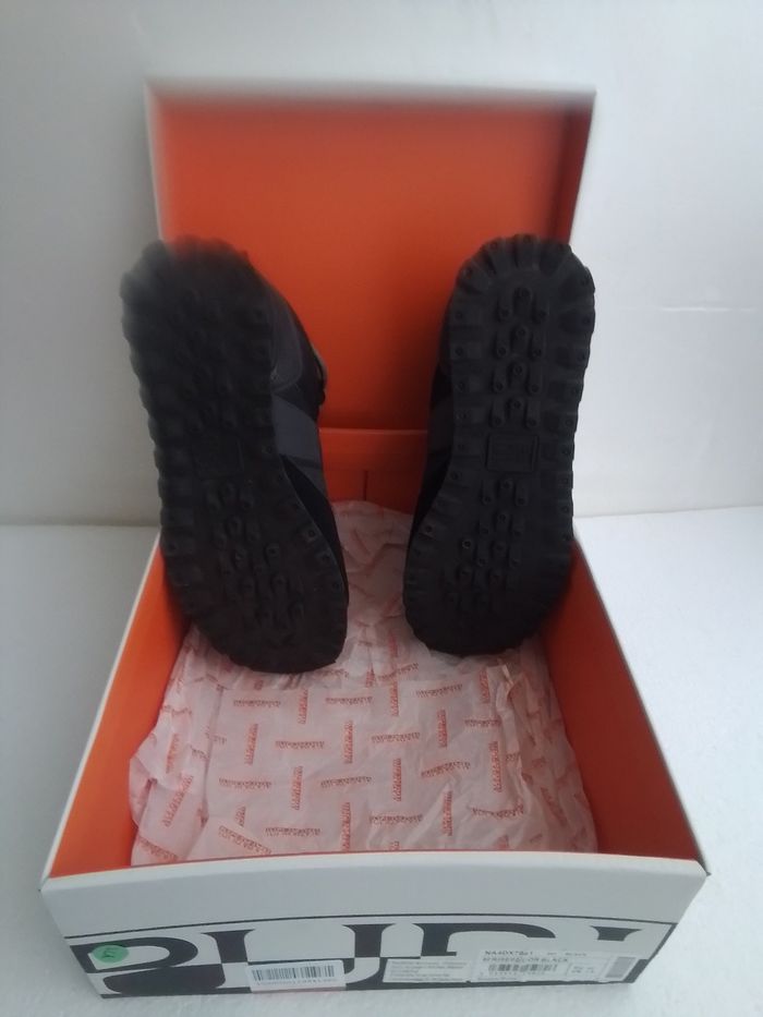 NAPAPIJRI  basket EU 40. Neuve. - photo numéro 5