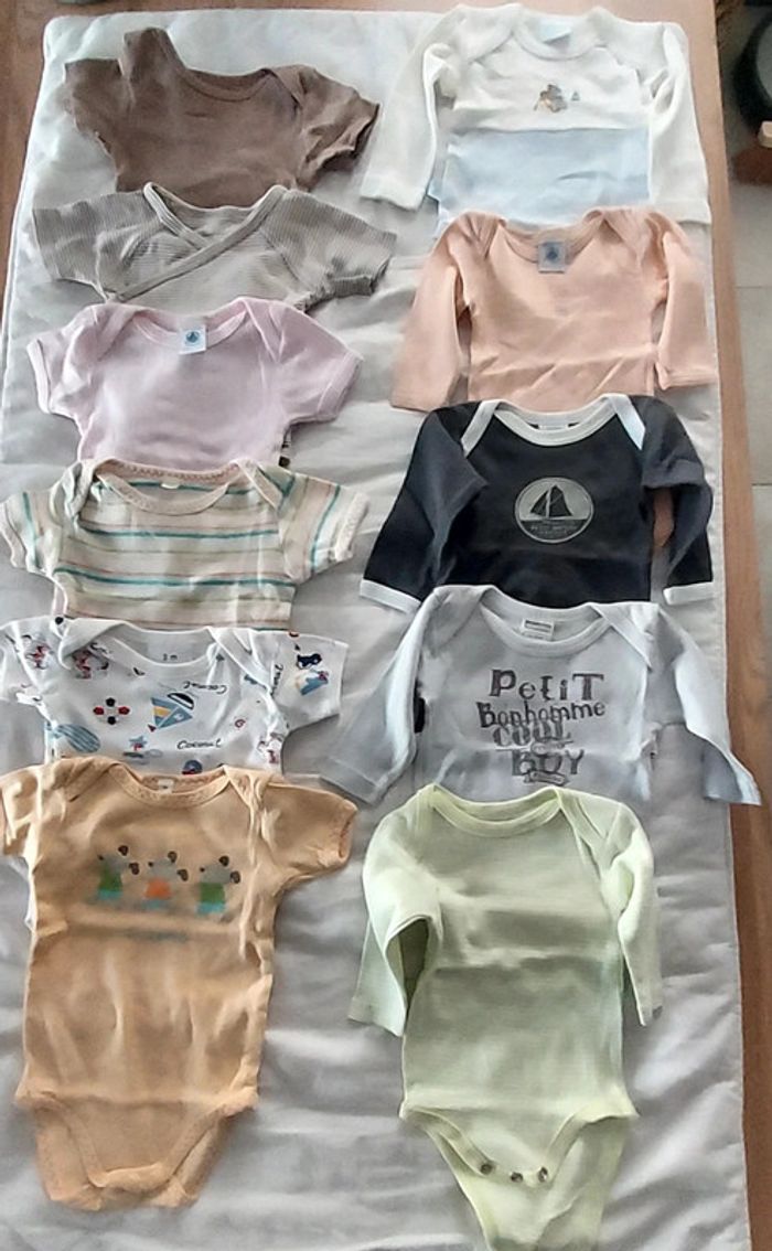 lot de 11 bodies taille 3 mois