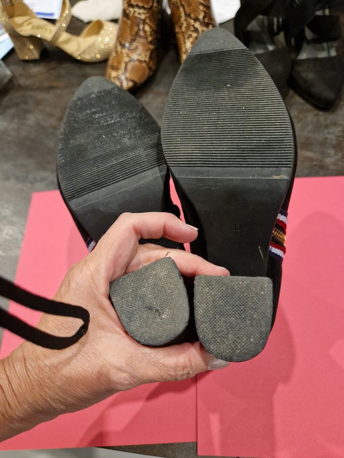 Bottine noire glamour - photo numéro 5