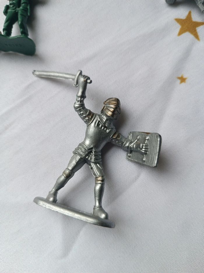 Petit soldat soldier chevalier knight 1995 lm Disney épée fusil argenté silver vert green gris grey - photo numéro 9