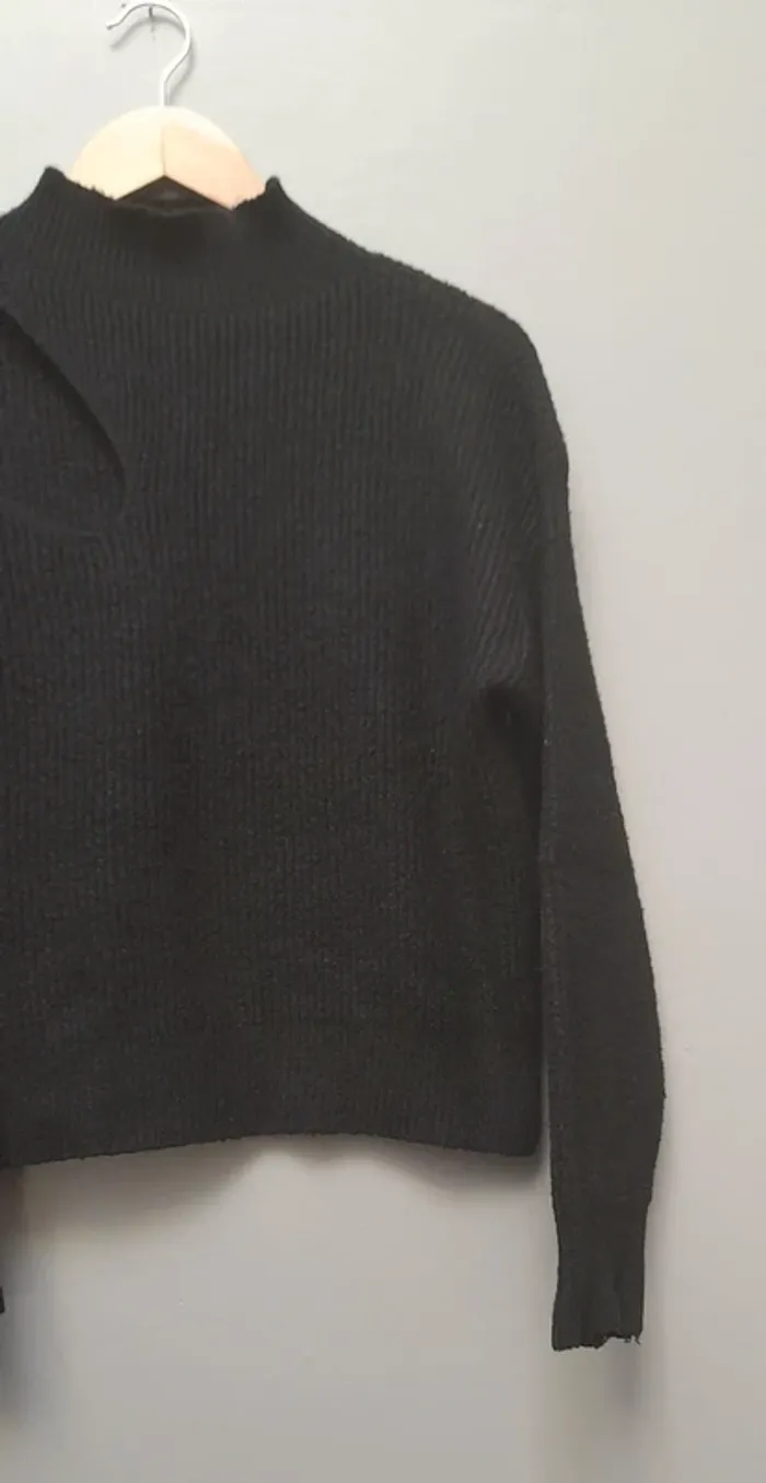Pull avec petit col et ouverture - photo numéro 4