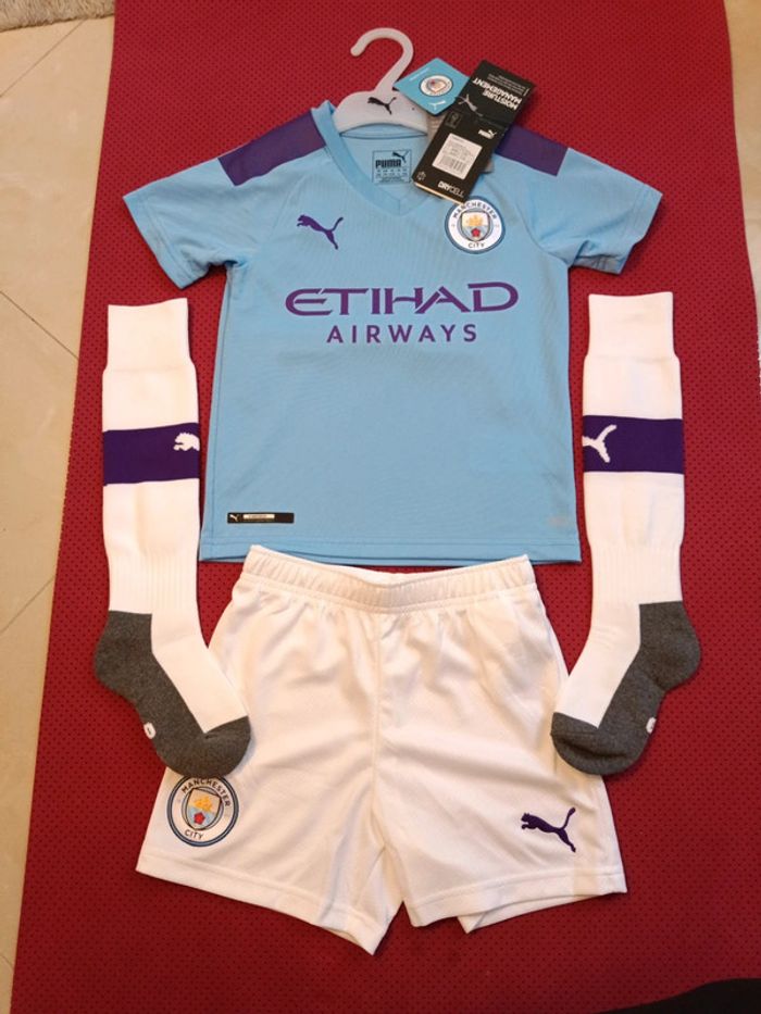 Tenue de foot Manchester City, Puma Authentique Officiel taille enfant 4/5 ans, Neuf