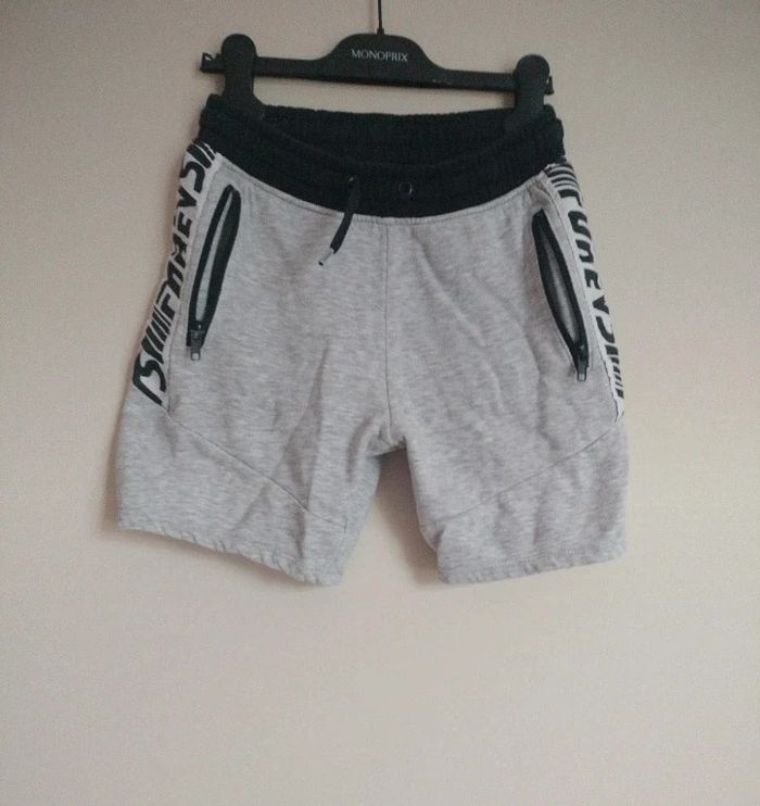 Short gris et noir - H&M - 8/9ans - 134cm - photo numéro 2