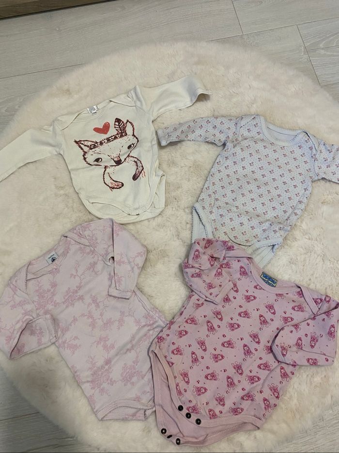 🌸Beau lot de bodies taille 12mois différentes marques en TBE 🌸