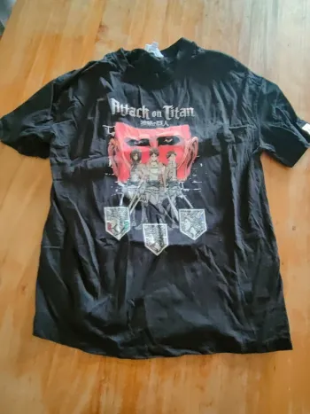 Tee-shirt Attack on Titan taille XS