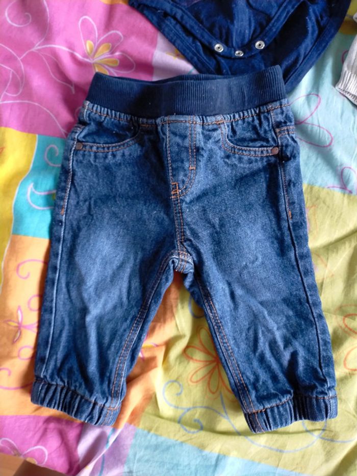 Très joli ensemble 3 pièces 9 mois - photo numéro 2