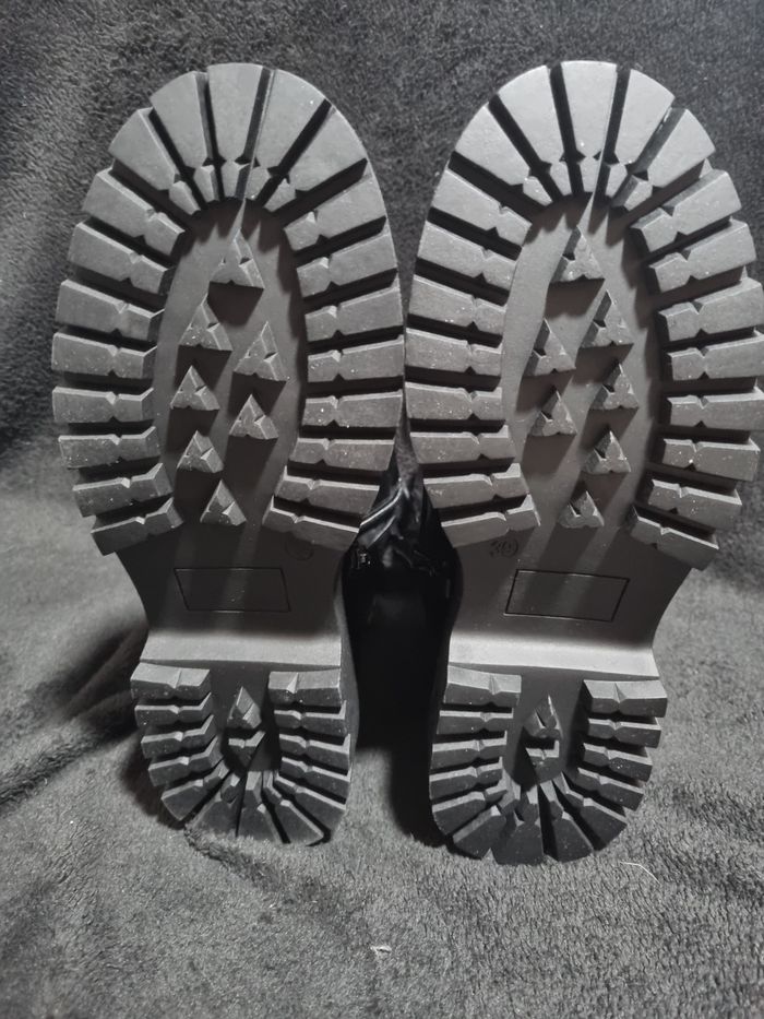 Paires De Bottines Noires - photo numéro 5