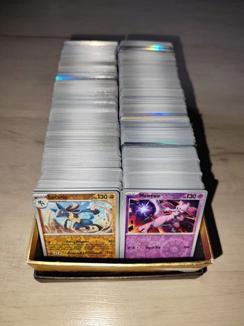 Lot de 100 cartes Pokémon VF en très bon état