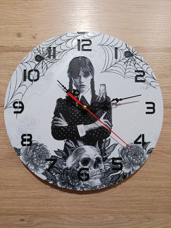 Horloge relief Mercredi, wednesday