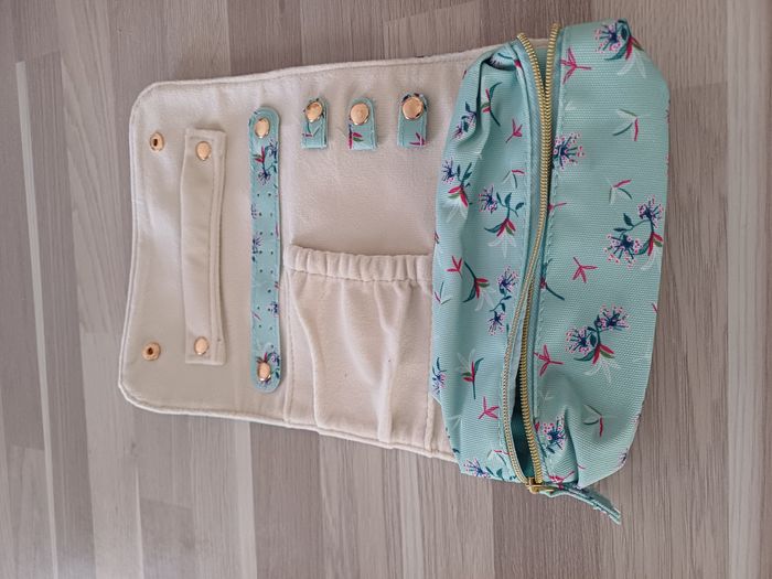 trousse de toilette ou maquillage - photo numéro 3