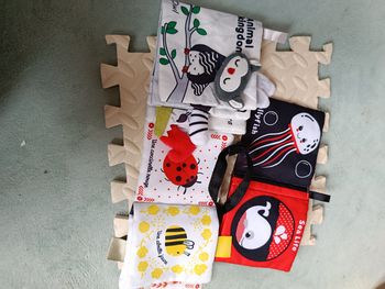 Lot livres tissus bebe