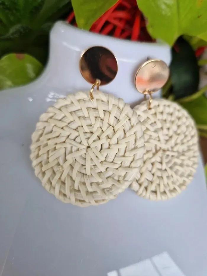 Boucles d'oreilles fantaisies ronde en rotin