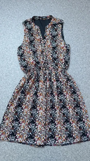 Robe 👗 neuve marque MIM
Taille S
Tissu gaufré