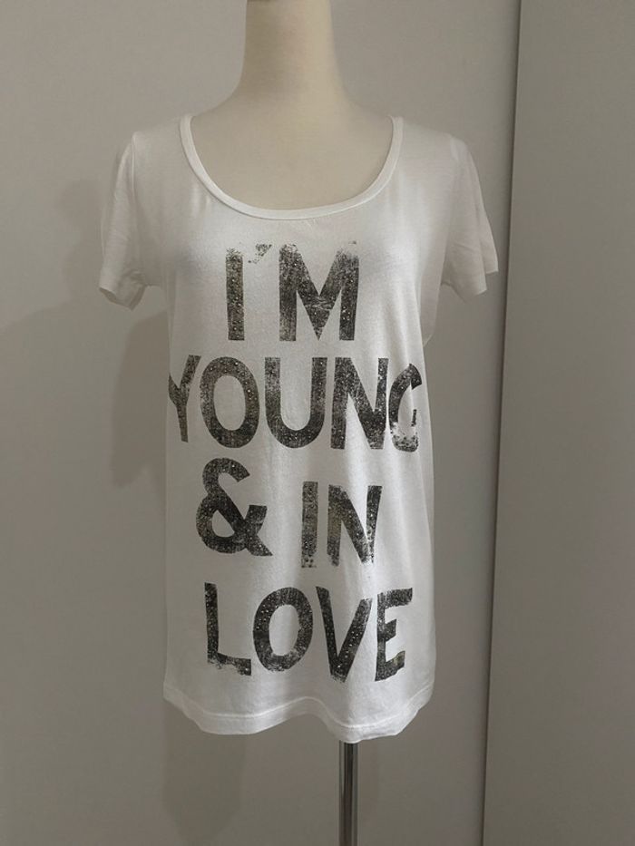 T-shirt blanc à texte vintage