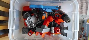 Outils en plastiques et en bois avec perceuse