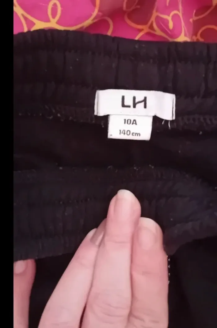 Superbe pantalon de jogging style cargo 10 ans LH en parfait état - photo numéro 3