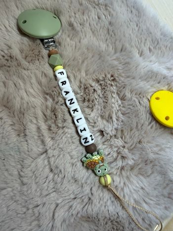 Attache tétine tortue 