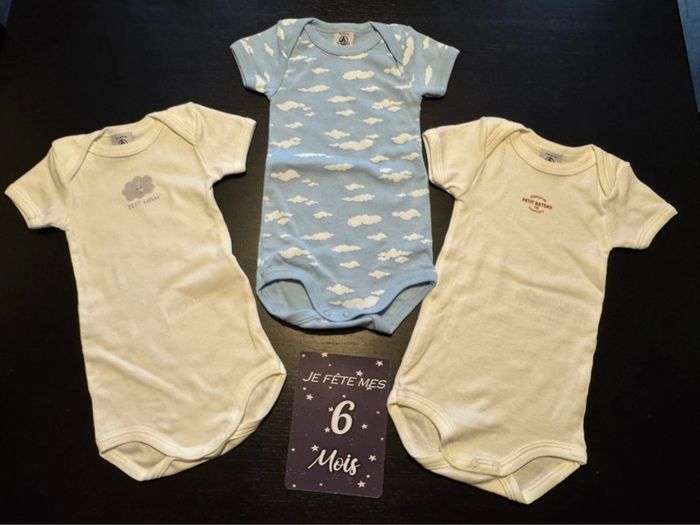 Lot 3 bodies Petit bateau manches courtes 6 mois neuf