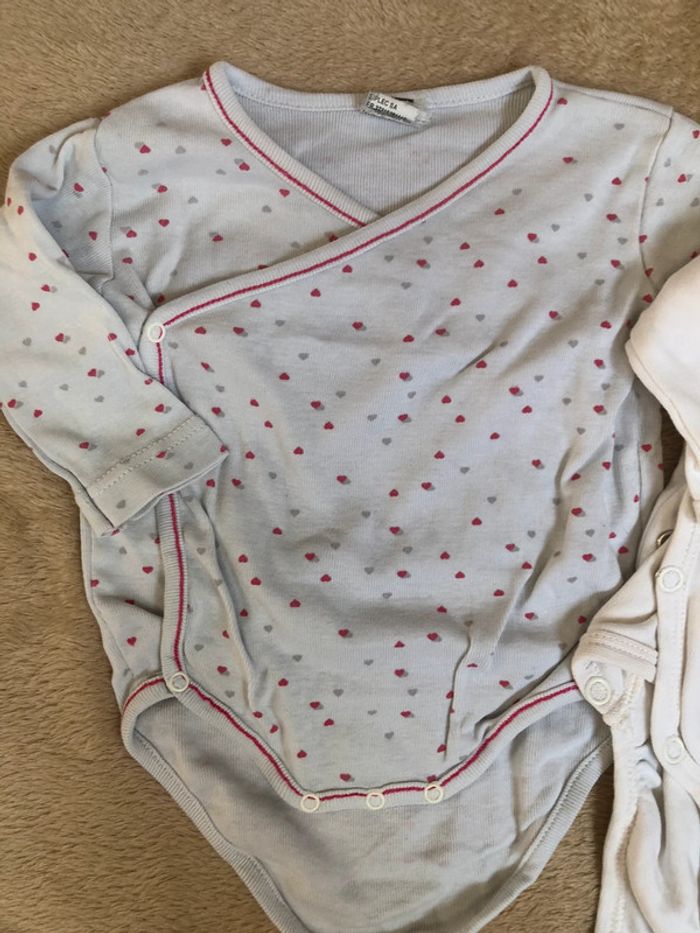 Lot bodies / 1mois - photo numéro 5