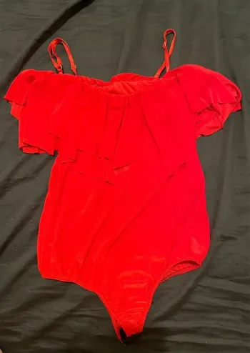 Body rouge à volants – Cinelle Boutique – Taille S – Très bon état