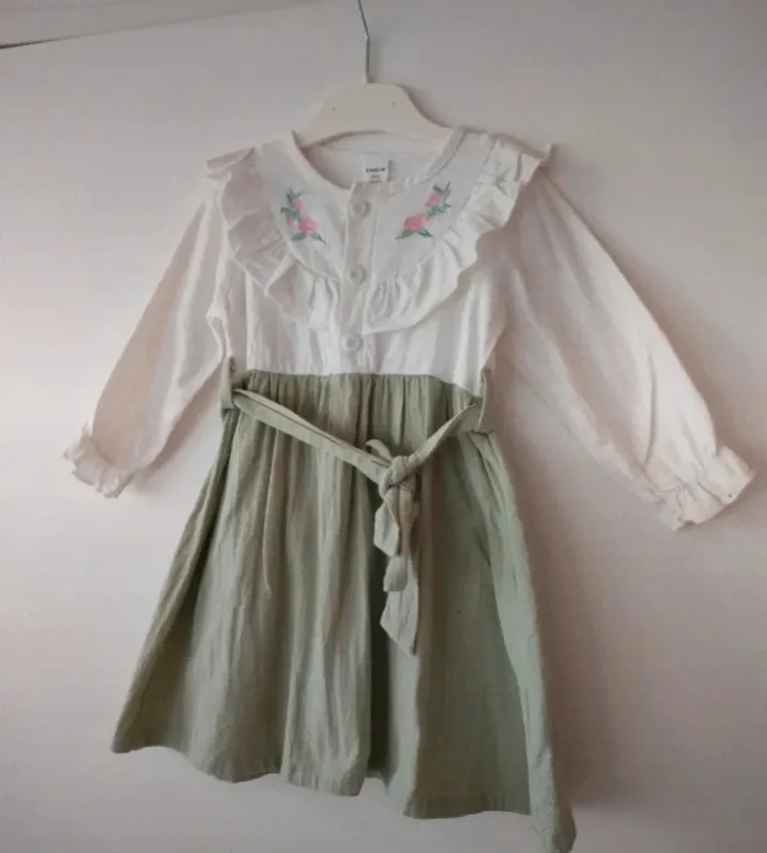 (a) Robe Shein 18/24mois blanche et menthe