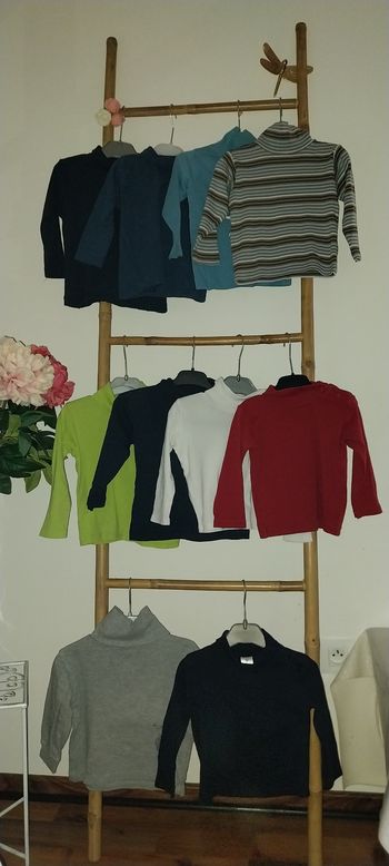 Lot de 10 t-shirts cols montants/ roulés excellent état 2 ans
