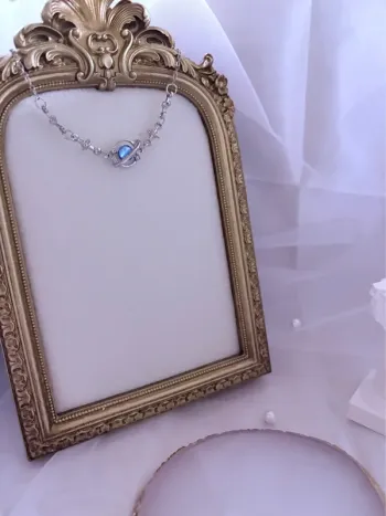 Bracelet chaîne avec bijoux pierre bleue