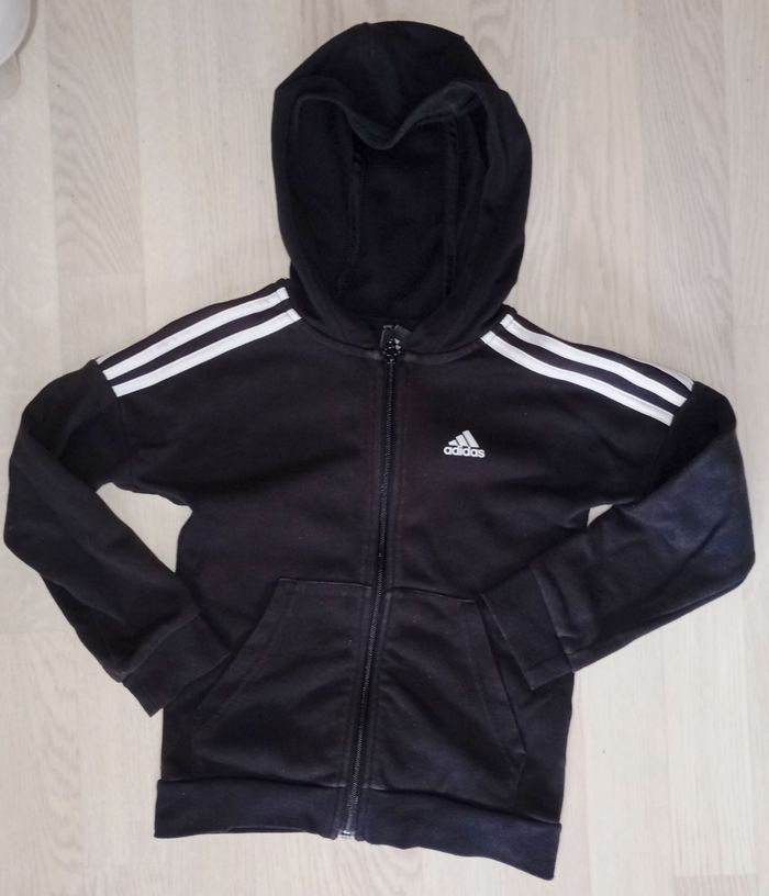 Gilet cardigan noir Adidas
T. 7-8 ans