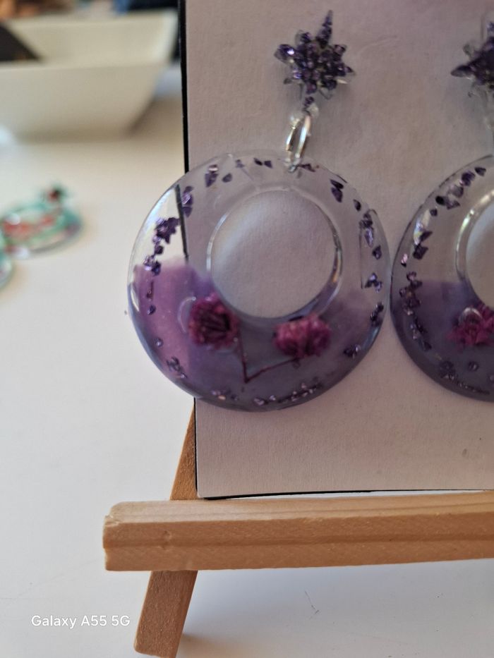 🌸 Nuit florale – Boucles d’oreilles violettes aux fleurs séchées - photo numéro 5