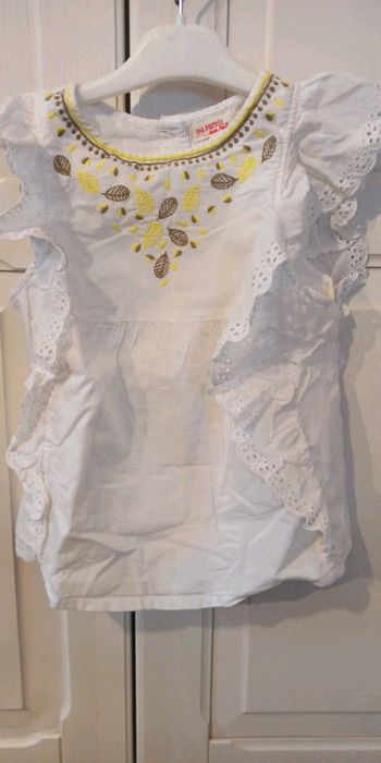 Blouse fille blanche avec broderies