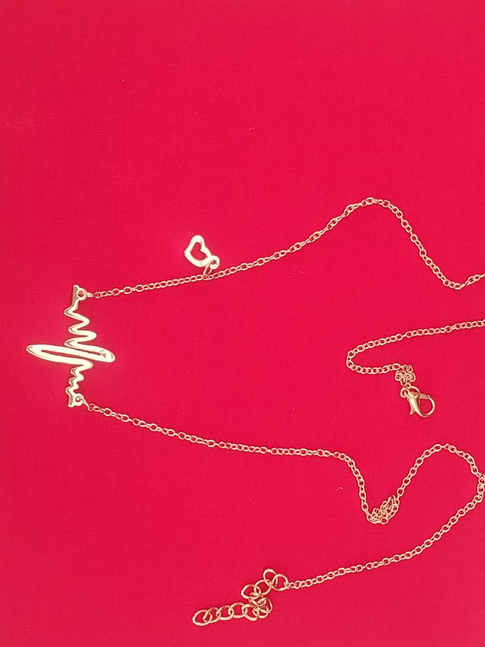 Collier a chaîne pendentif doré battement de coeur - photo numéro 2