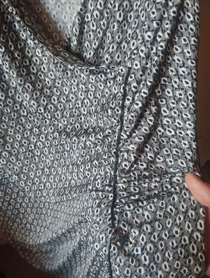 T-shirt sans manche débardeur taille 3 motif gris et noir - photo numéro 3