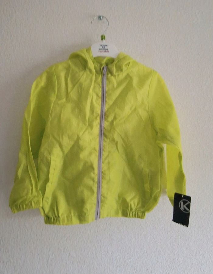 Veste coupe vent enfant taille 5 ans neuve