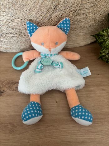 Doudou renard blanc orange bleu anneau babynat